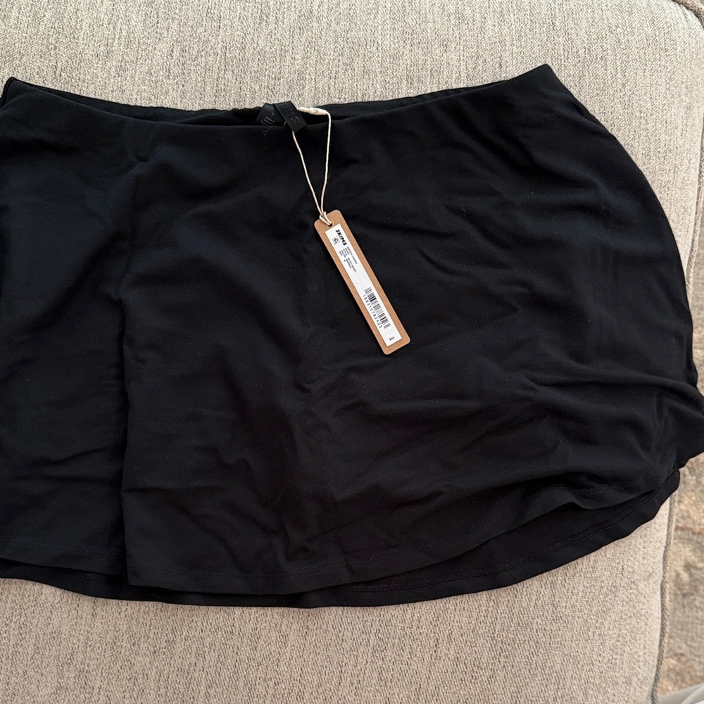 Black Skort